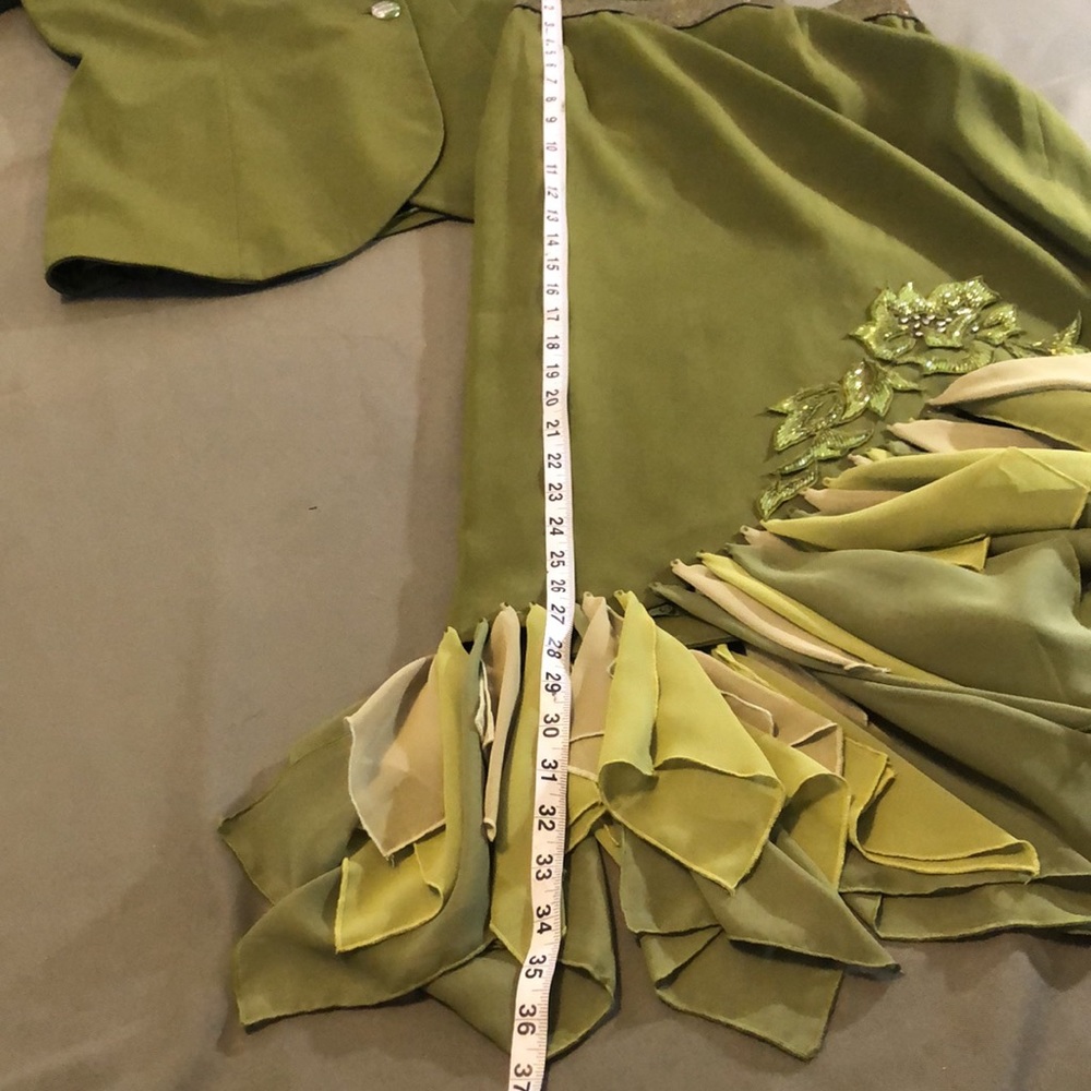 Chic Olive Green Midi Dress with Embellished Collar - Picture 15 of 16